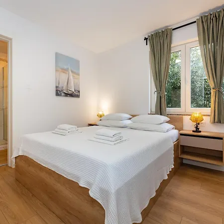 Almaris Affittacamere 3*