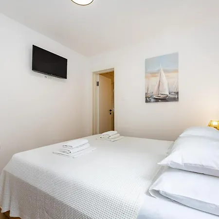 Almaris 3* Mandre